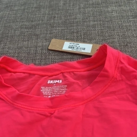 Skims Fits Everybody Super Cropped T-Shirt - Picture 3 of 3